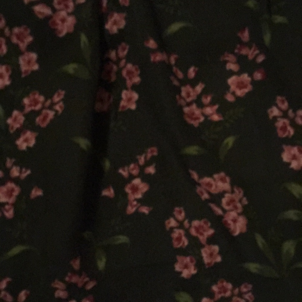 Lovely Top🌵🍃🌸 - Picture 2 of 8